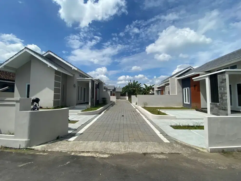 Rumah Cantik Siap Huni Hanya 5 Menit ke Pasar Prambanan - Belanja Kebutuhan Harian Super Mudah & Dekat!