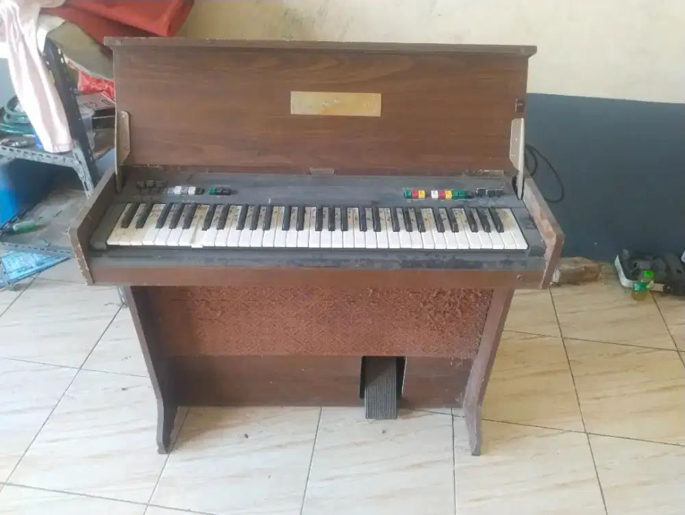 Piano jadul yamaha cn70
