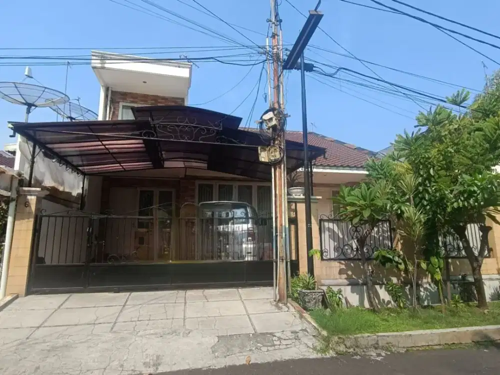 Rumah pulomas sudah tinggi dari jalan dan bebas banjir