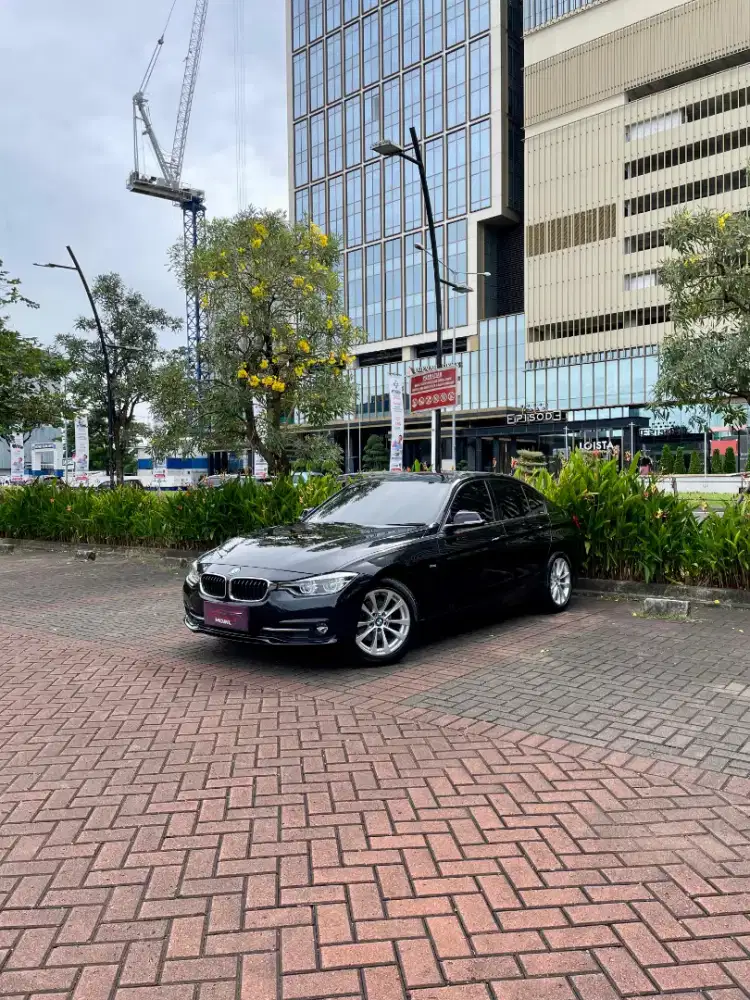 BMW 320I AT 2016
Odo (79rb) KM LOW