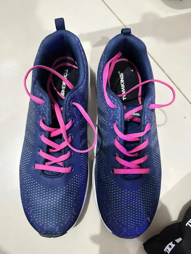 Sepatu jogging layak pakai