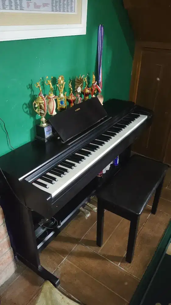 YAMAHA ARIUS YDP-144