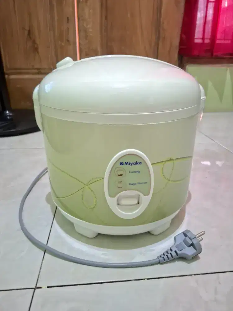 Magic Com miyako besar (1.8 liter)