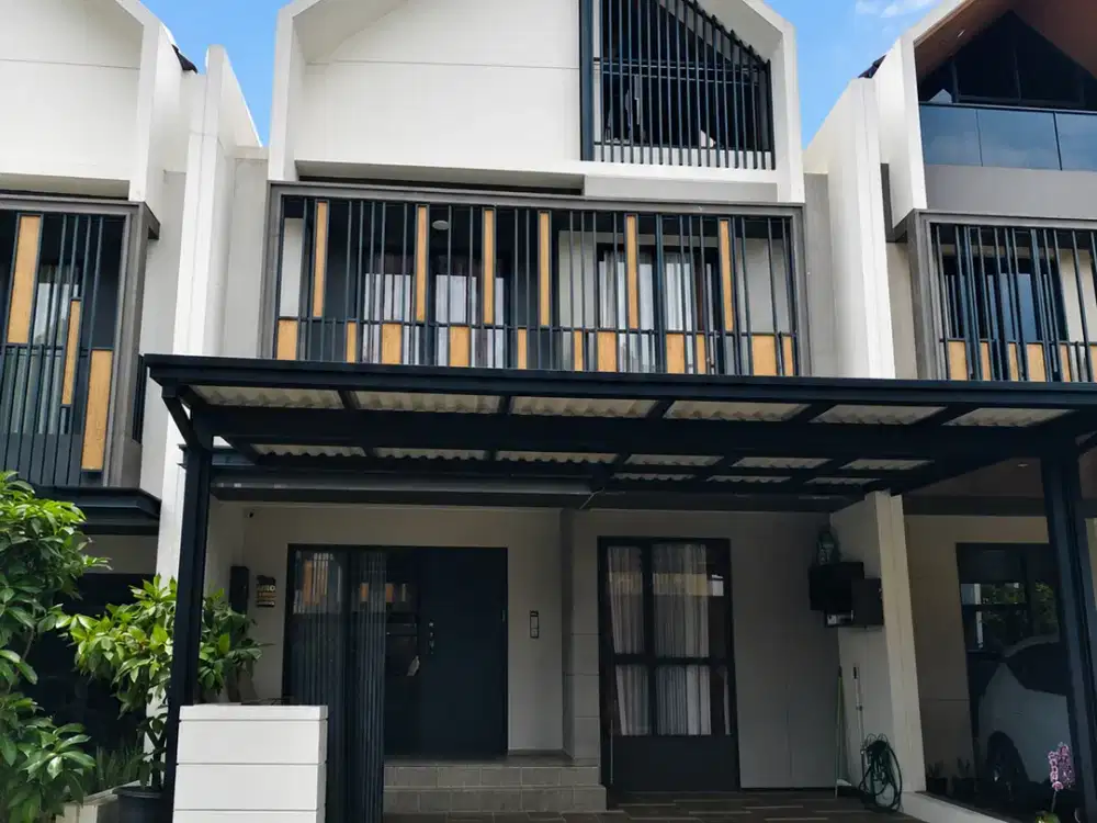 Rumah Strozzi Symphonia Gading Serpong 3 Lantai Renovasi Total, Attic Room & Full Kitchen Set