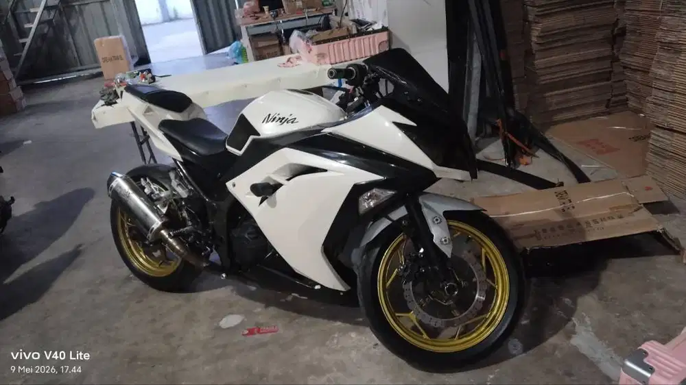 Di jual cepat kawasaki ninja 250