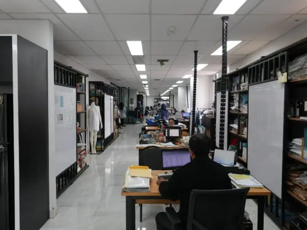 DI JUAL GEDUNG KANTOR  6 LANTAI DI JLAN PANJANG SEMI FURNISH 64,5M