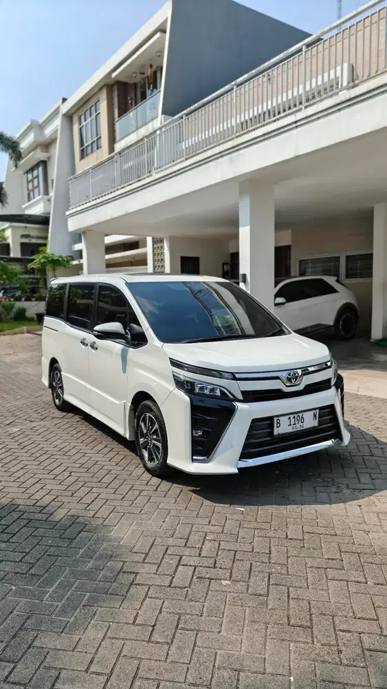 Toyota Voxy 2018 Cash Putih Sangat Terawat Siap Pakai