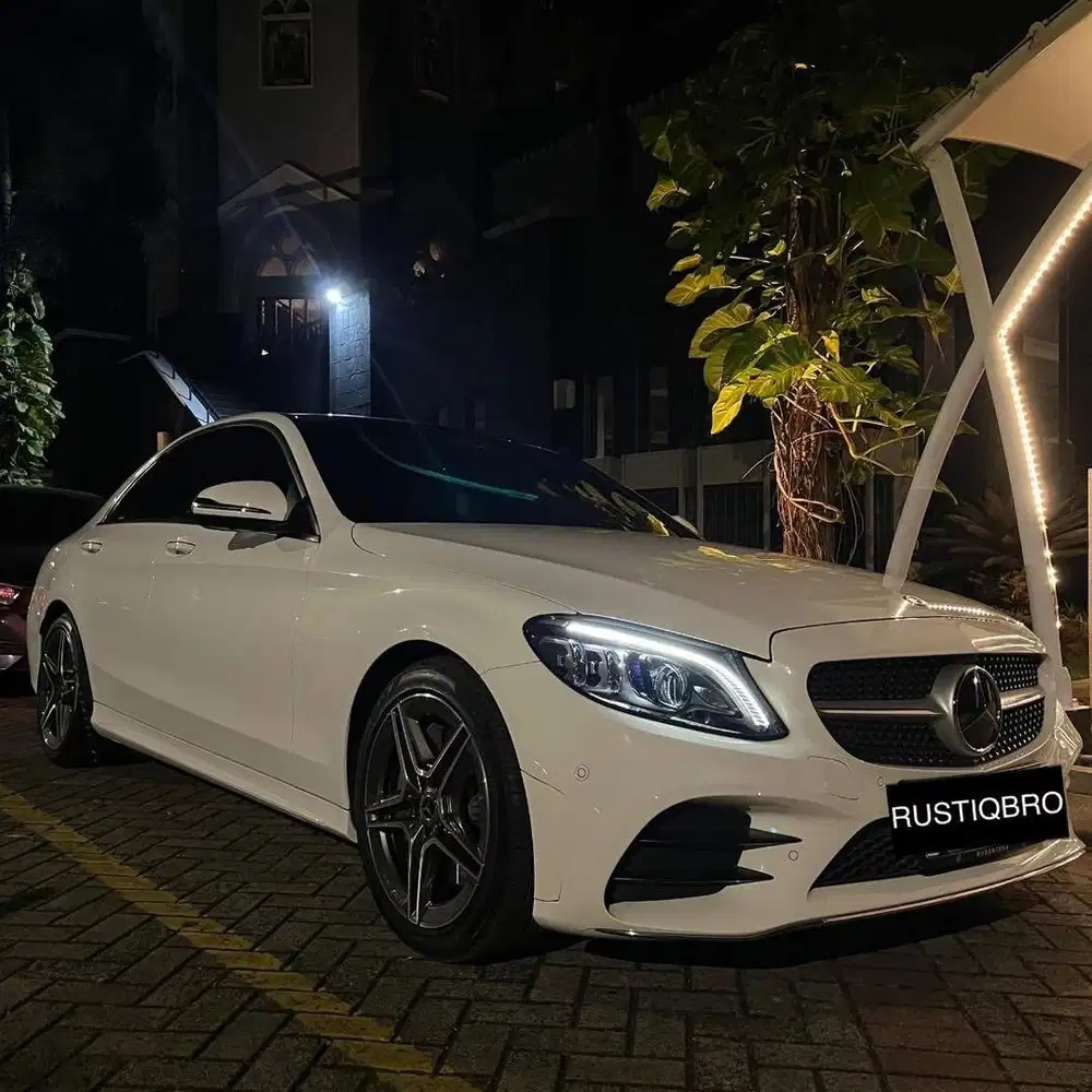 ODO 9ribu KM — Nyaris Baru, C300 AMG 2019, Full SR Mercedes Benz