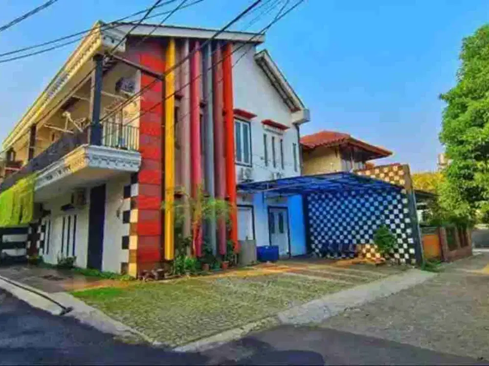 RUMAH MEWAH DI KOMPLEK PONDOK KELAPA
