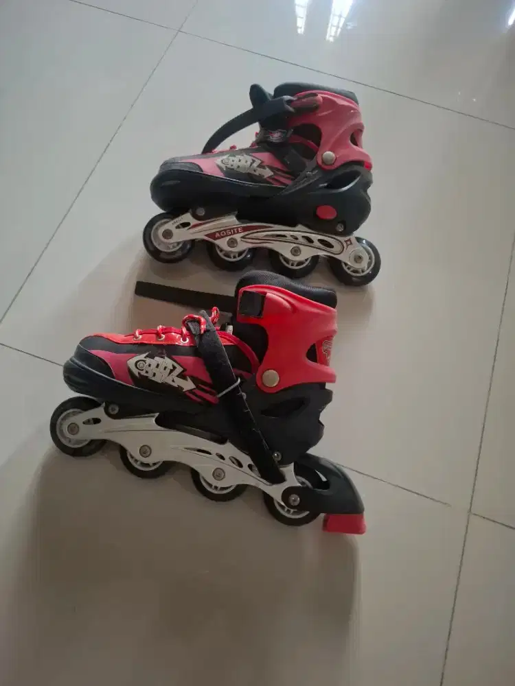 Sepatu roda...roda masih atau kondisi bagus .