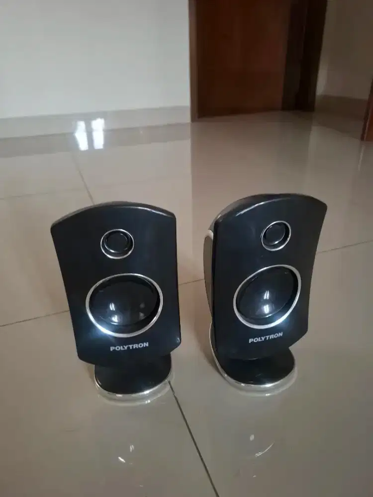 Speaker kecil gak di pakai merk polytron bukan speaker aktiv ya