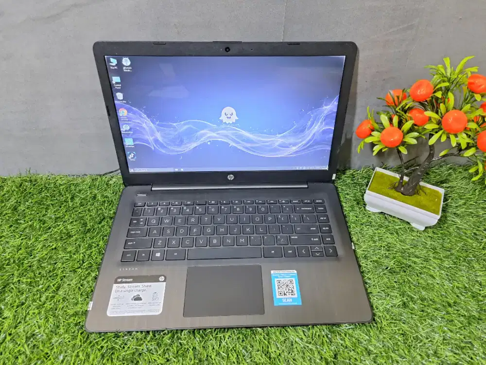 Laptop hp stream AMD A4 ssd 128 gb siap pakai