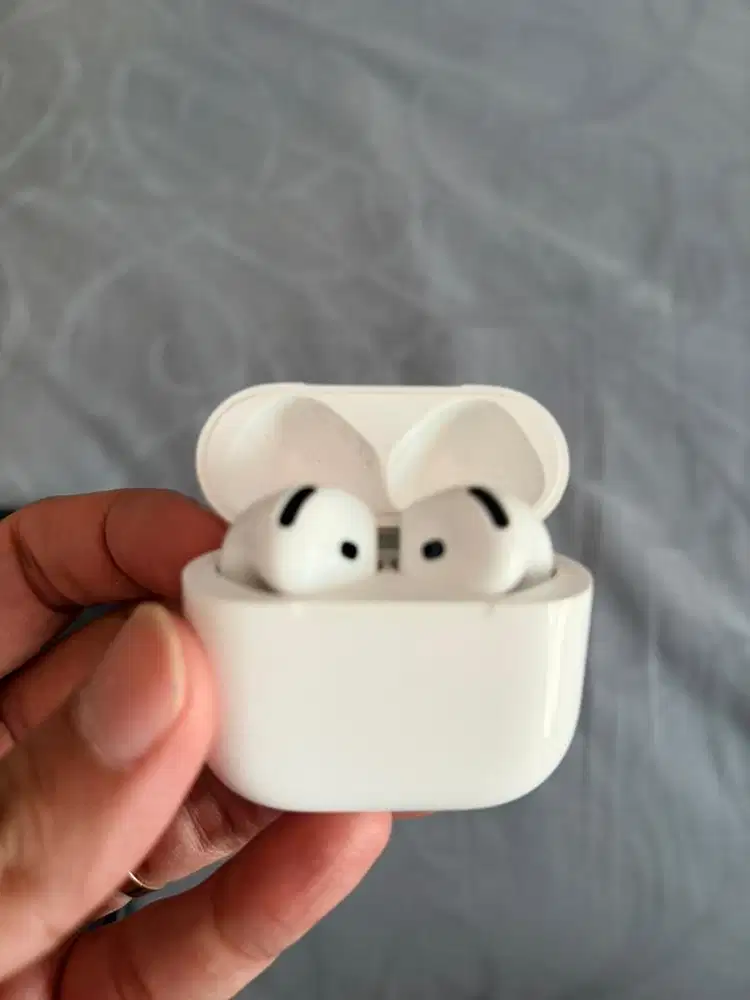 Airpods 4 with ANC
