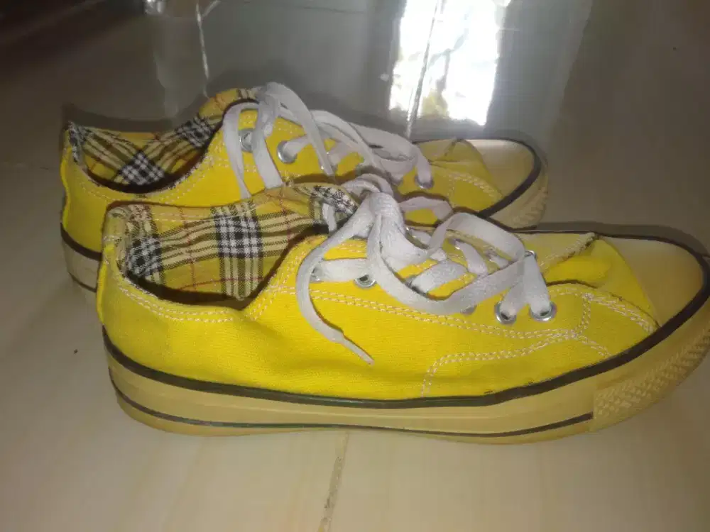 SEPATU DONATELLO SIZE 38 WARNA KUNING