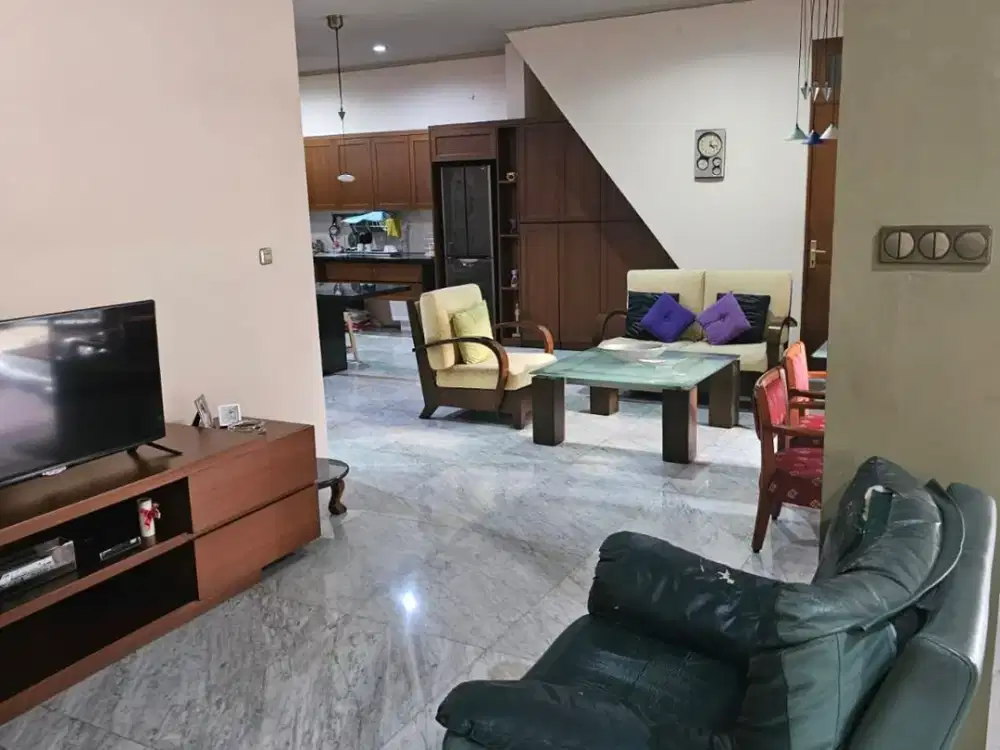 Bebas Banjir & Sudah Renovasi Total! Rumah 2 Lantai di Sunrise Garden Jakarta Barat