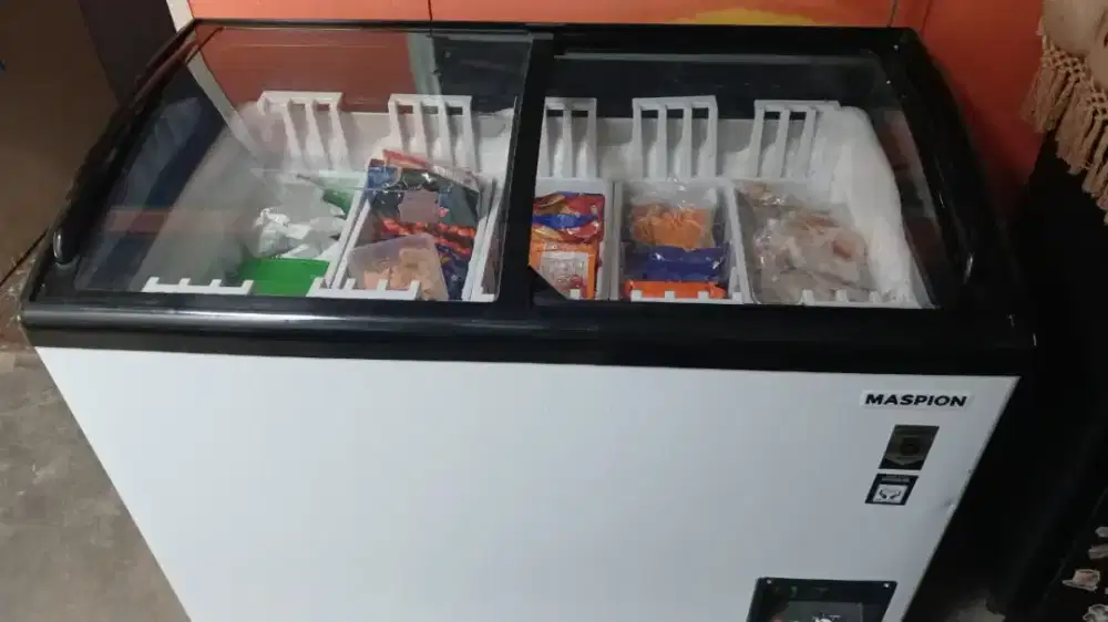 Maspion chest freezer  masih garansi
