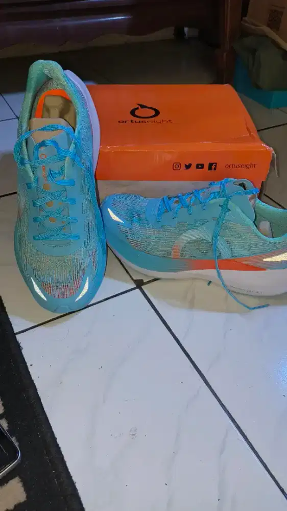 Sepatu running ourtusight