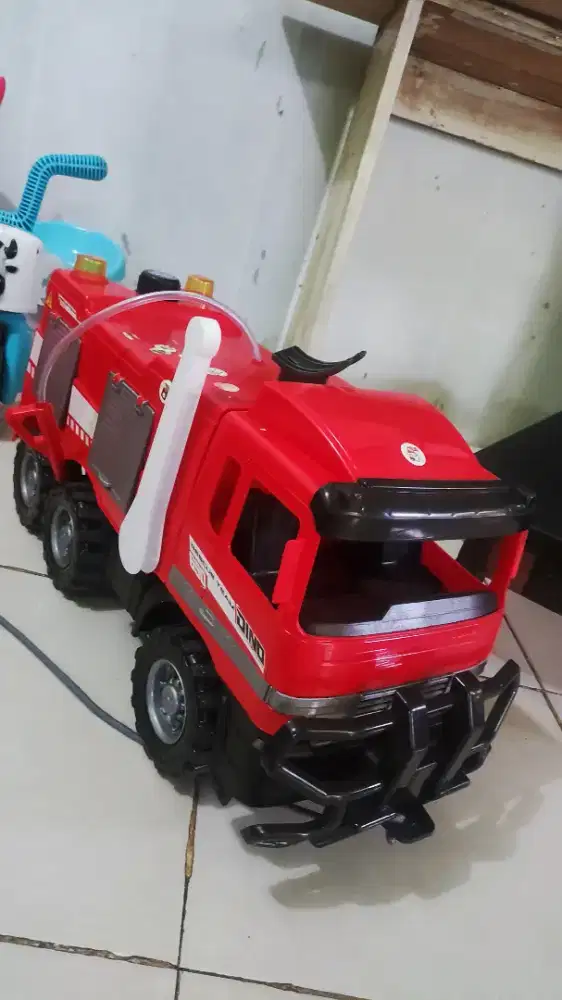 mobil pemadam  mainan