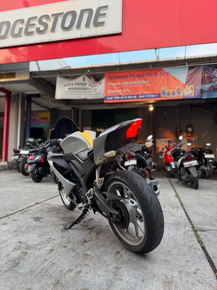 Yamaha R15 lengkap