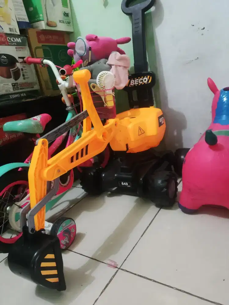 mobil mainan excavator