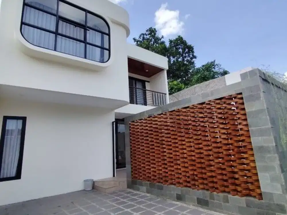 Rumah Baru Mewah Full Furnished Dengan Kolam Renang Nayan Maguwoharjo Dekat Hotel Sheraton