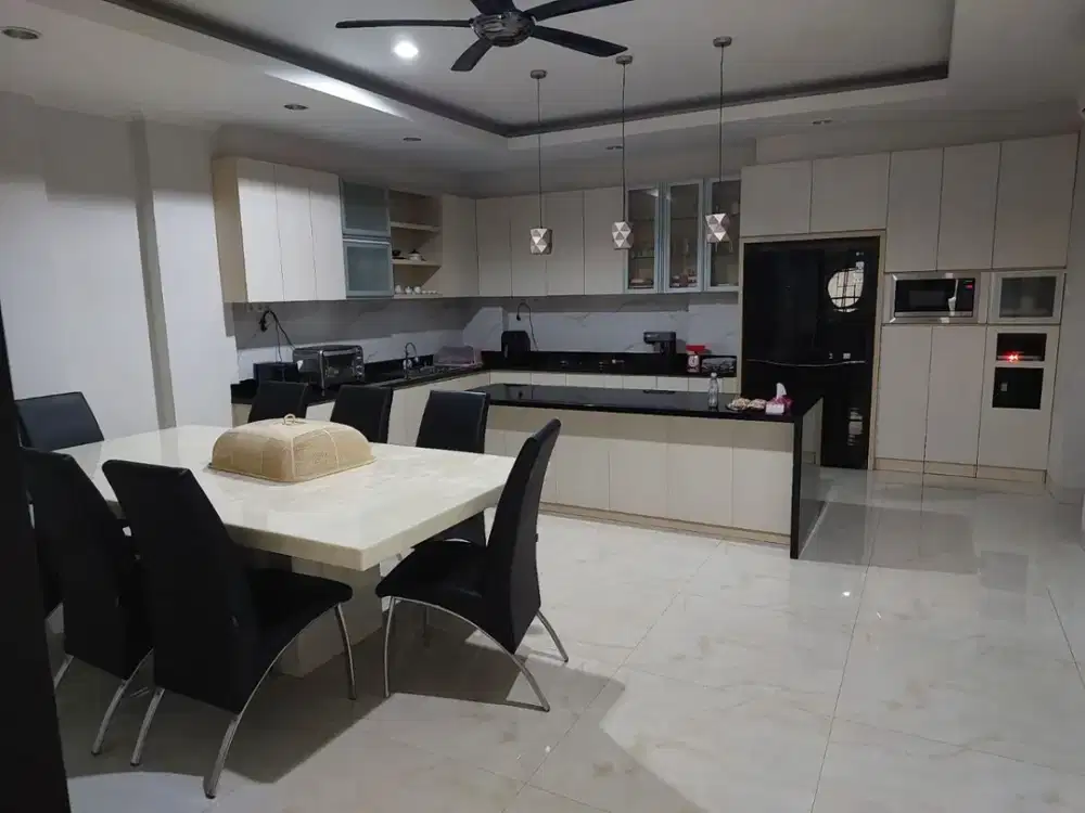 DI JUAL RUMAH DI GREEN LAKE CITY CLUTER EAST ASIA FULL FURNISH 5,25M