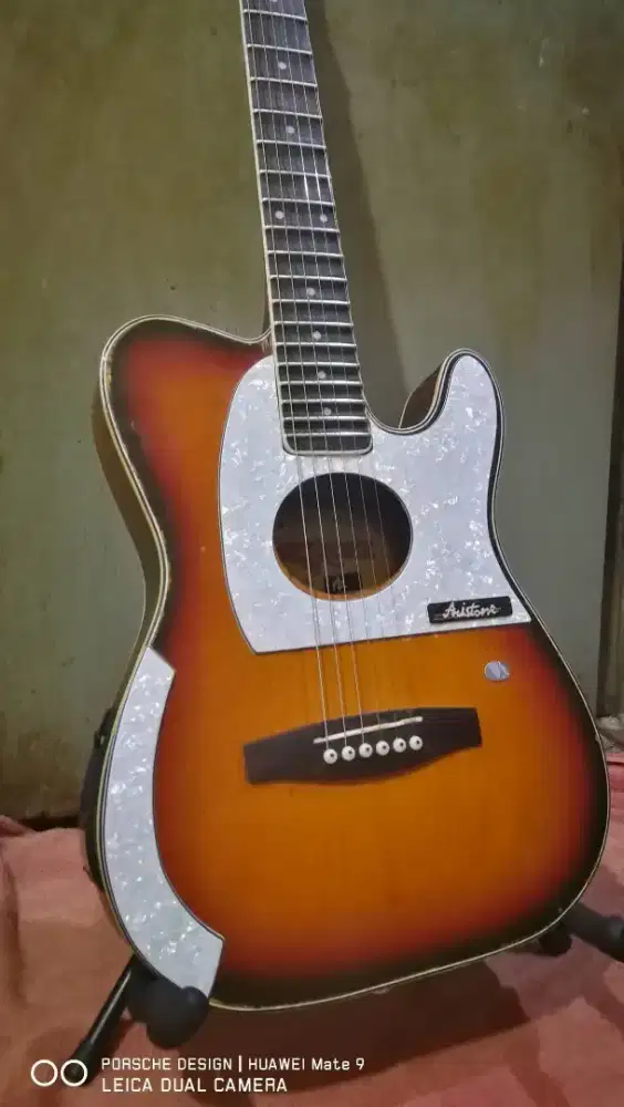 Gitar akustik elektrik pabrikan Aristone warna Sunburst