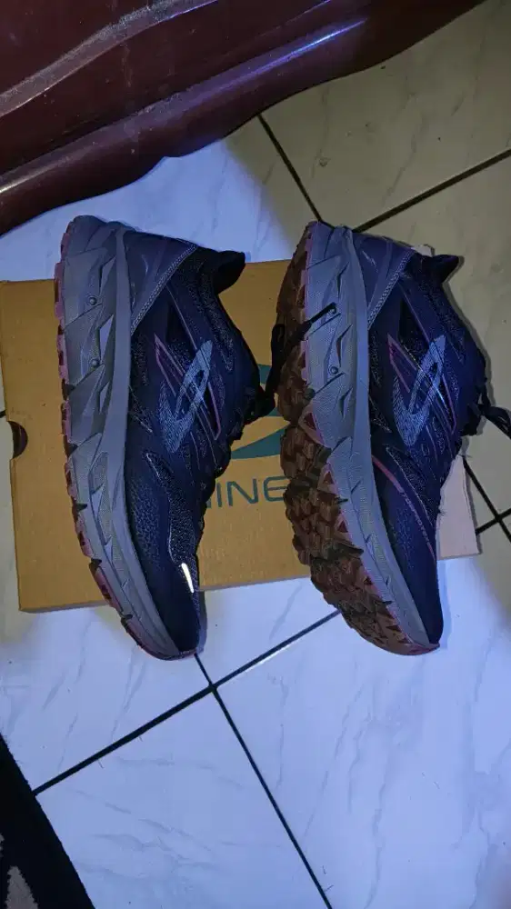 Sepatu trail running