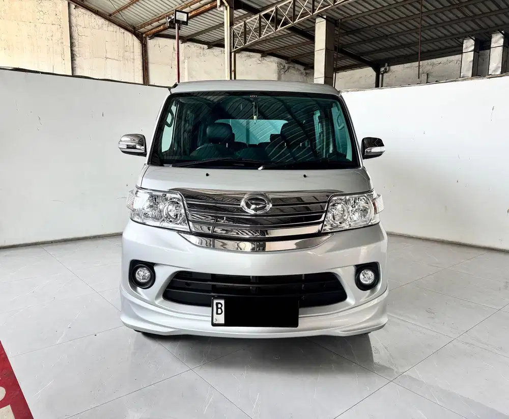 Daihatsu Luxio X At km 5.200 perak