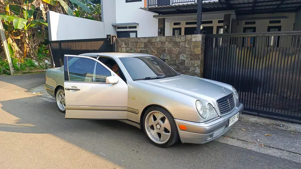 Mercedes-Benz E320 1997 Bensin