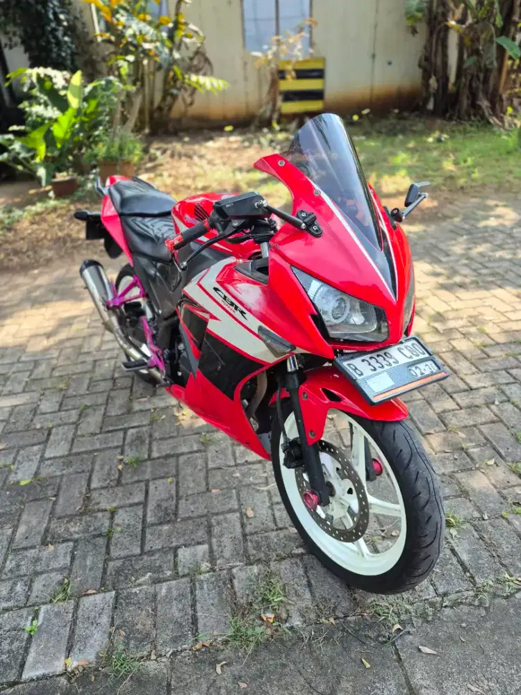 Dijual Honda CBR 150R k45 tahun 2015