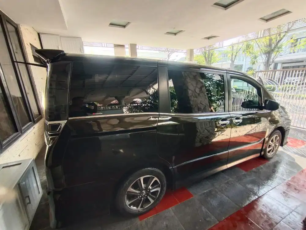 Toyota Voxy 2.0 AT 2018 Hitam Mulus Like New mlk pribadi bkn showroom
