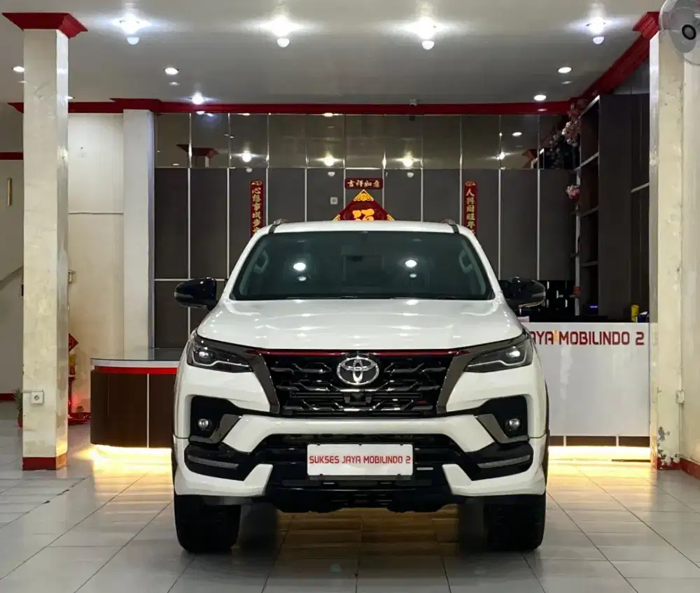 TOYOTA FORTUNER 2.4 VRZ S TRD SPORTIVO LA DIESEL 4X2AT 2021
KM 41.203