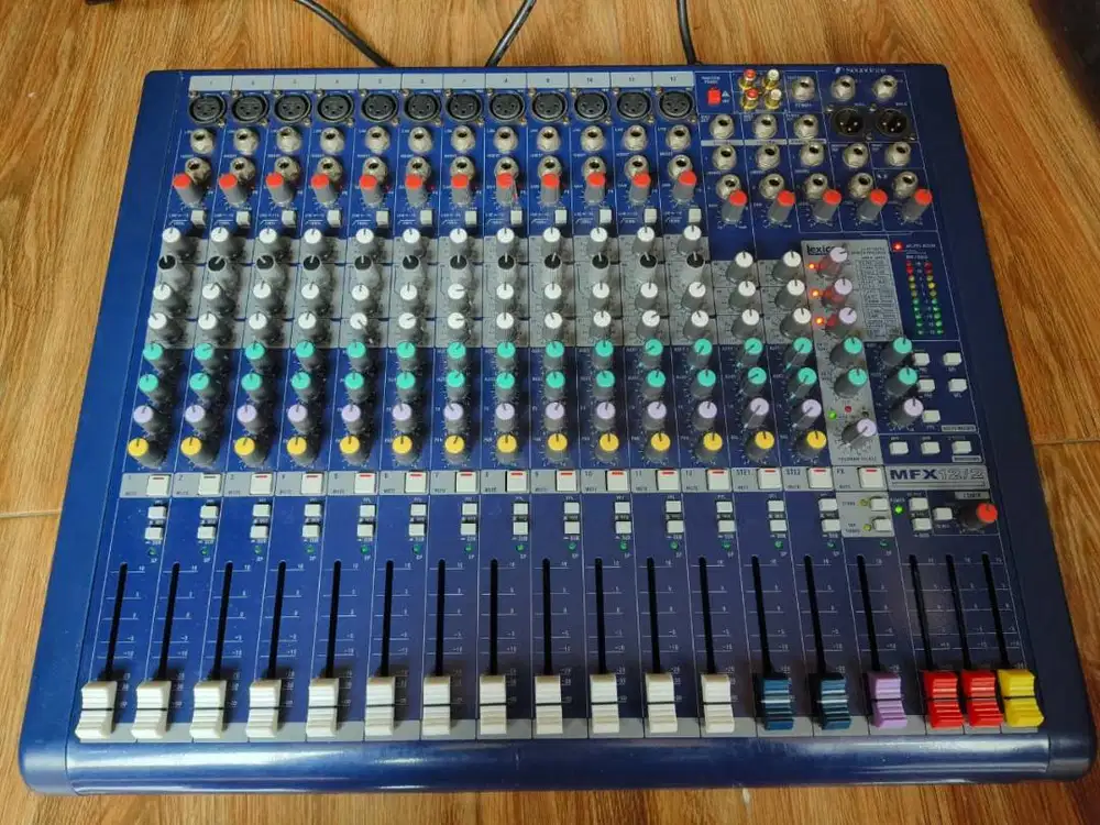 Soundcreft MFX12 second cina grade A. Mulus normal.
