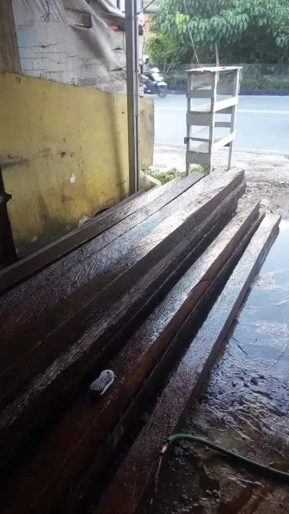 kayu ulin bekas