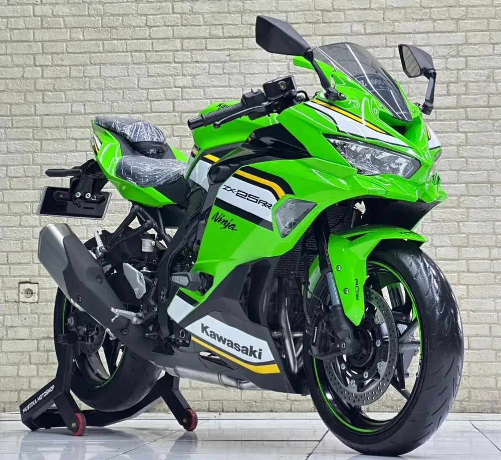 Kawasaki ZX25RR ABS QS 2025 Unit gres like new - Zaky Mustika