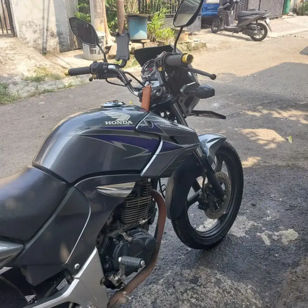 Dijual motor simpanan Honda Tiger Revo 2011, km 7 ribu