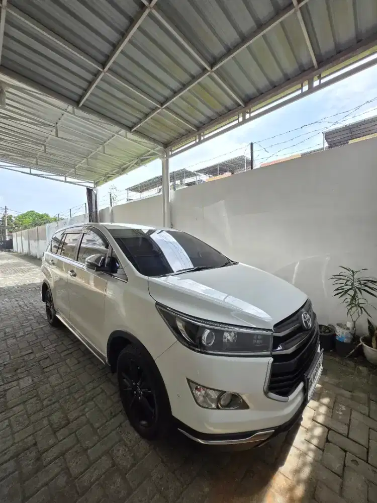 INNOVA REBORN VENTURER 2.4 DIESEL 2020