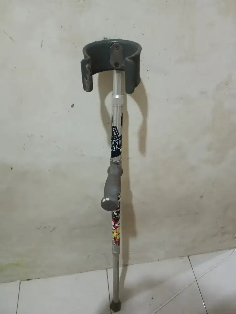 Tongkat jalan 1 kaki