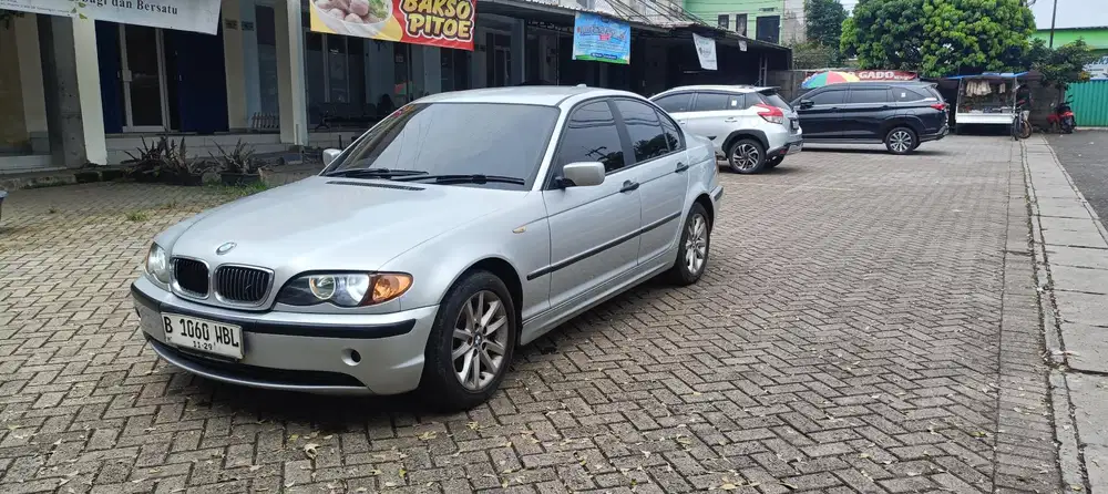 BMW 318i 2002 Bensin