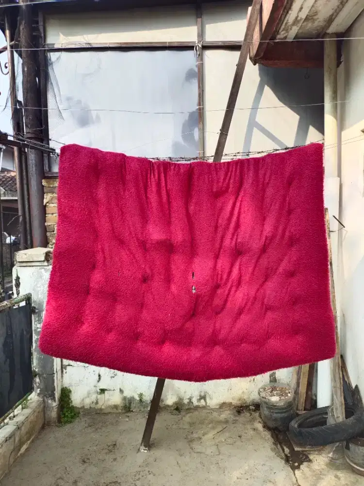 Karpet bulu bekas