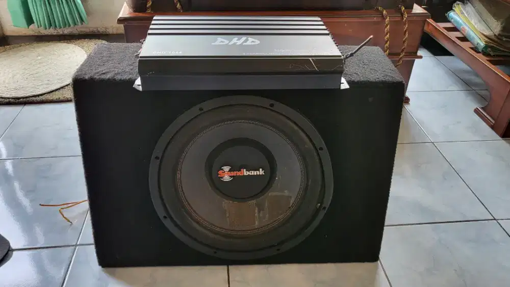 Subwoofer SoundBank dan Amplifier DHD
