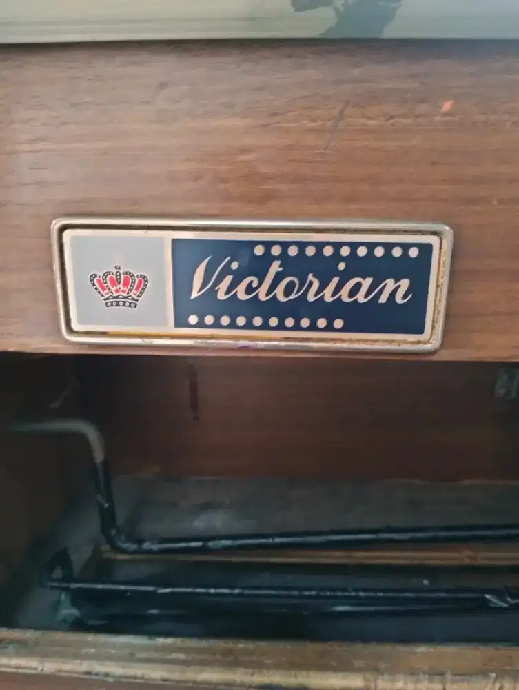 Meja biliard Victorian