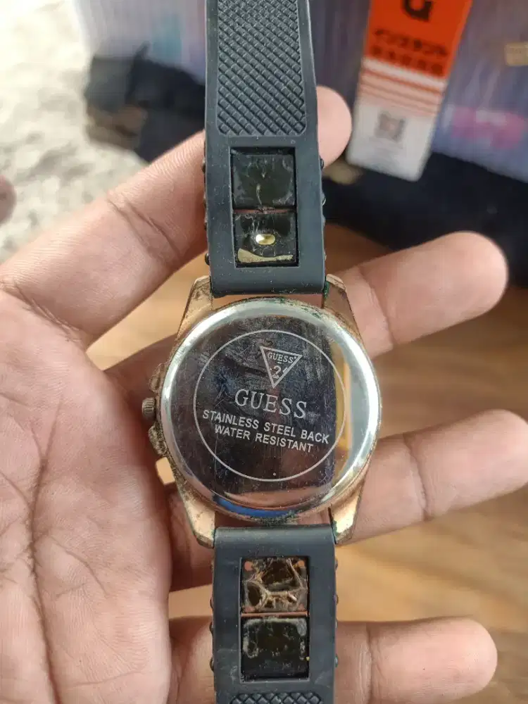 Jam tangan merk guess