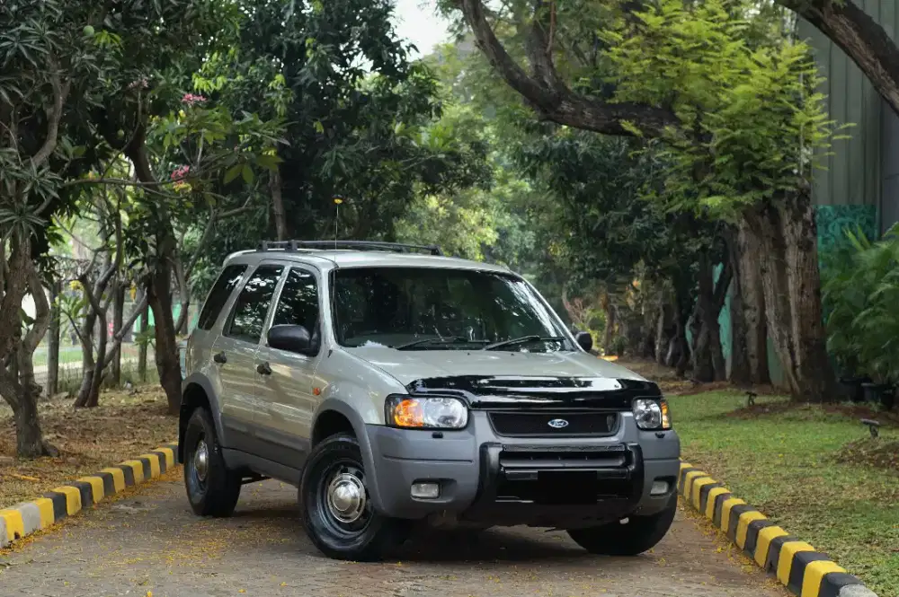 Ford Escape 2004 Silver MT Rare Istimewa