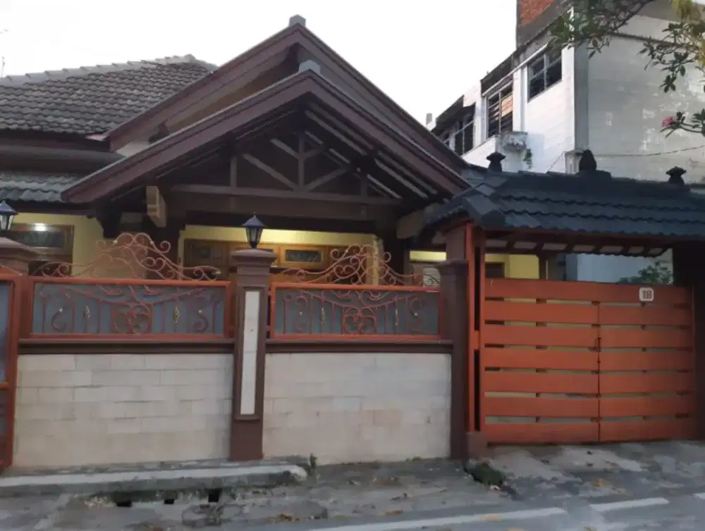 Harga nego. Kondisi rumah sangat terawat & baru di renovasi