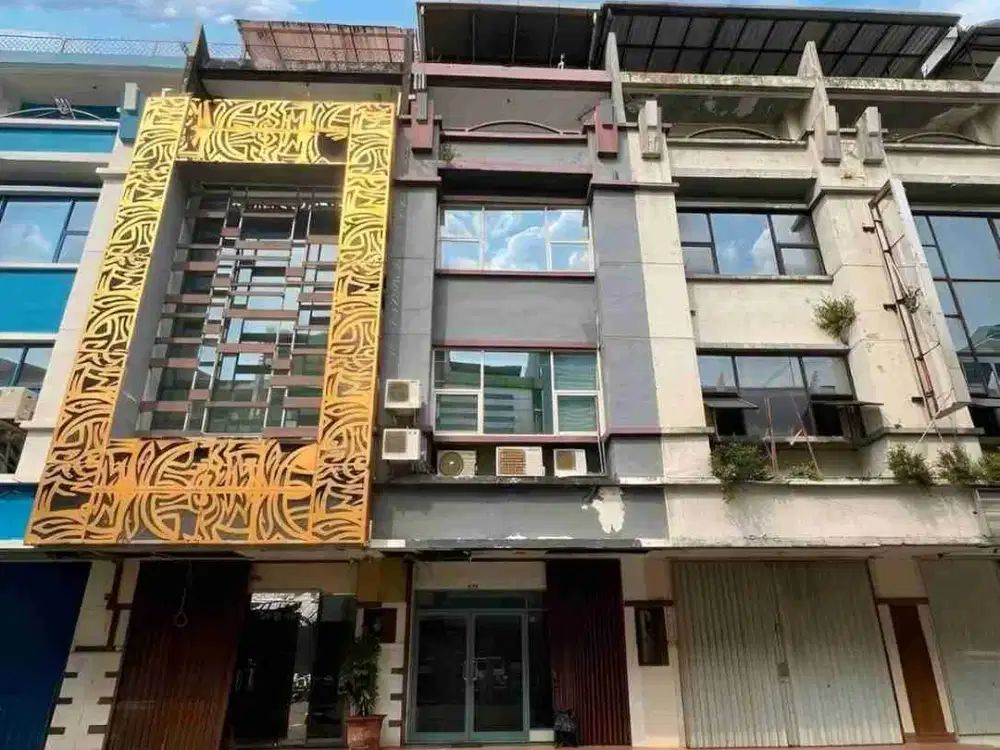 Disewakan Ruko Duta Mas Fatmawati
Boulevard utama dalam Kompleks