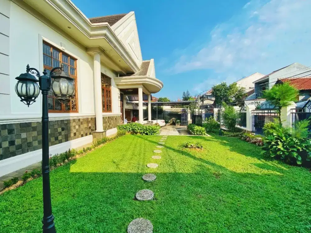 Rumah Luas dengan Taman Besar di Jagakarsa, LT 607 m² Dekat Tol Andara
