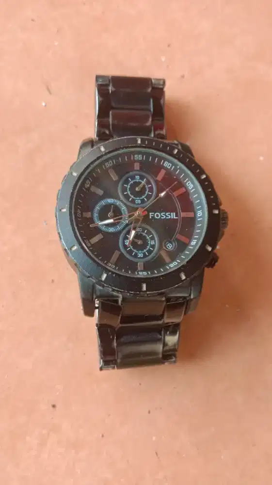Jam tangan FOSSIL crhono fungsi normal
Masih bagus