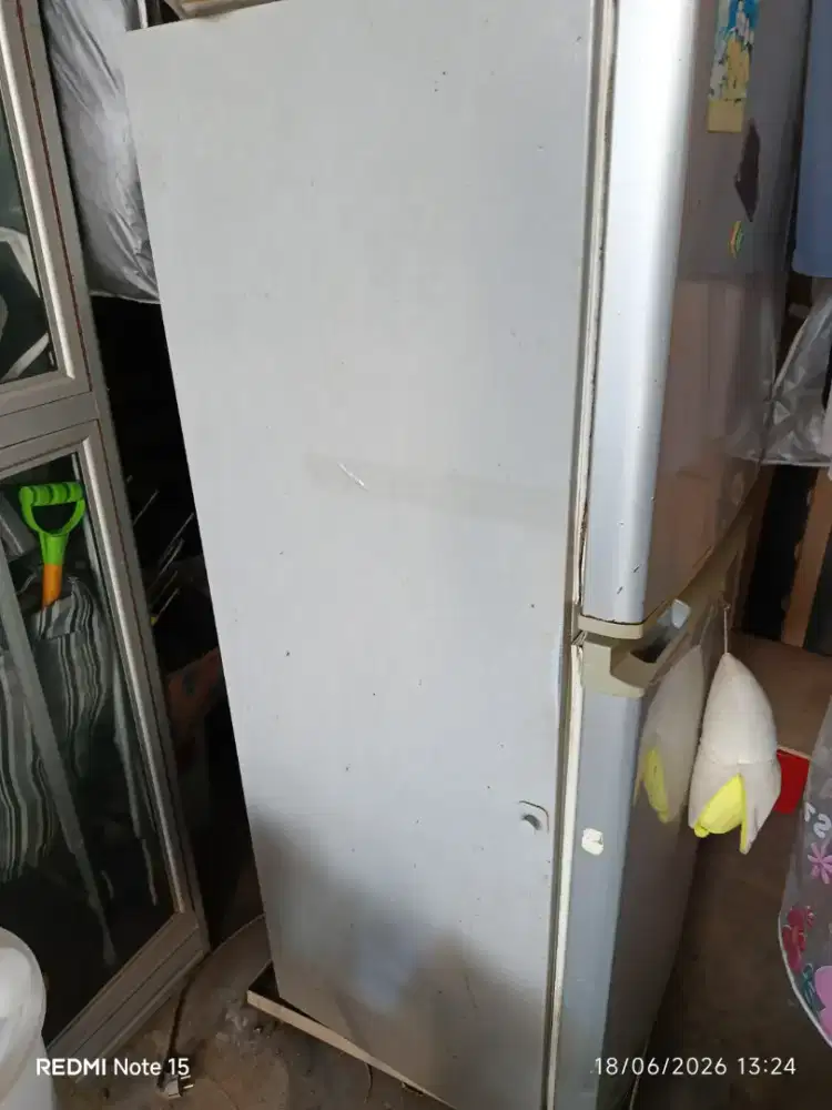 Kulkas sharp 2 pintu